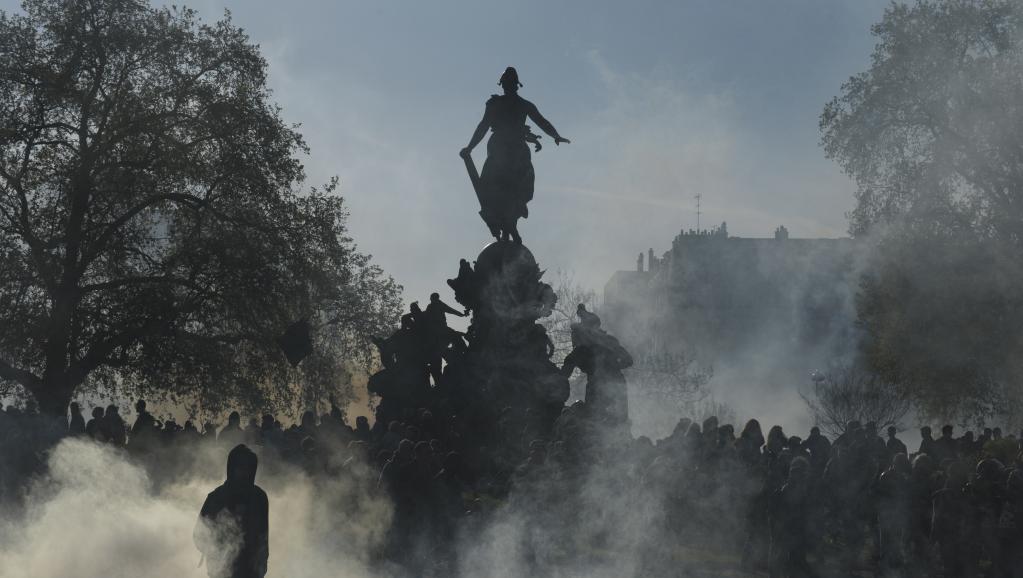 Défilé du 1er-Mai en France: manifestation sous tension et incidents à Paris