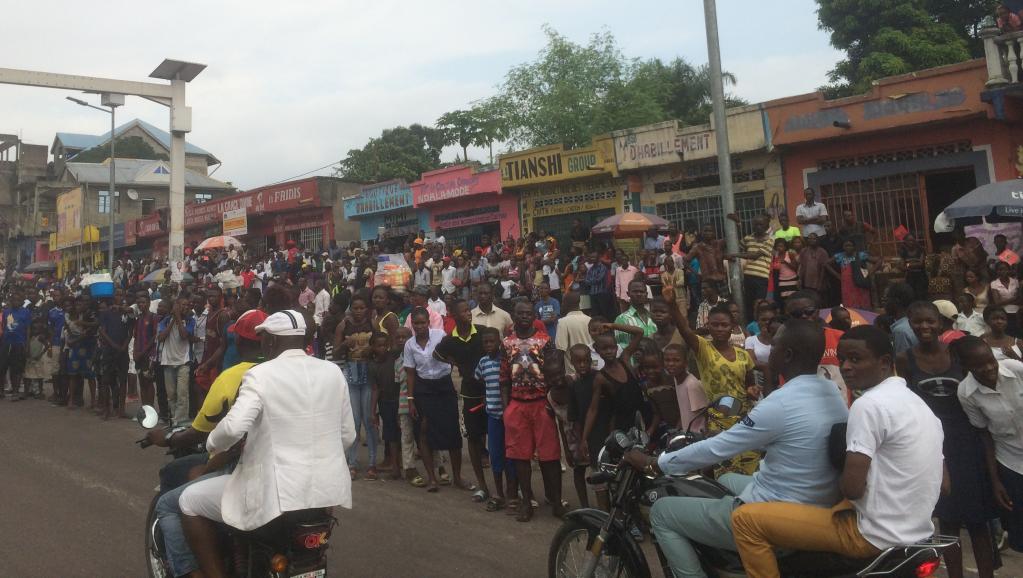RDC: Papa Wemba inhumé devant une foule immense
