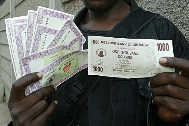 Le Zimbabwe va imprimer sa version du dollar