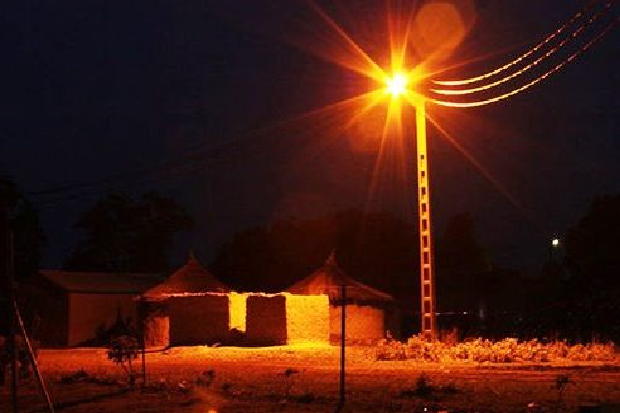 Accès universel : Plus de 400 milliards FCFA pour électrifier 6471 villages d’ici 2029 (Senelec)