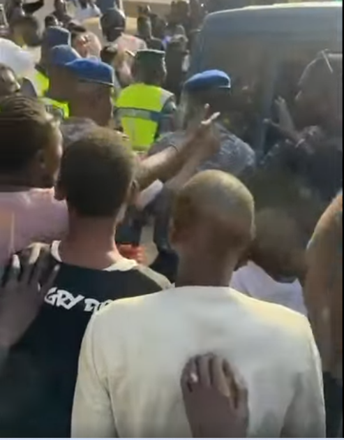 Ouest-Foire : un homme échappe de justesse à un lynchage pour avoir porté des « perles de taille » 