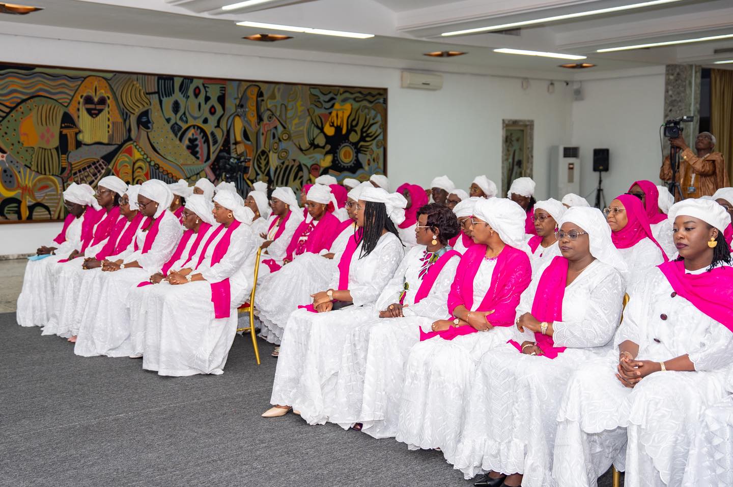 8 Mars : le Président Diomaye Faye célèbre les femmes de la Présidence