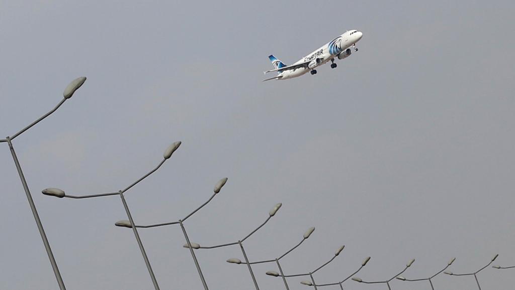 Crash du vol d'EgyptAir: de la fumée a bien été détectée à bord avant l’accident