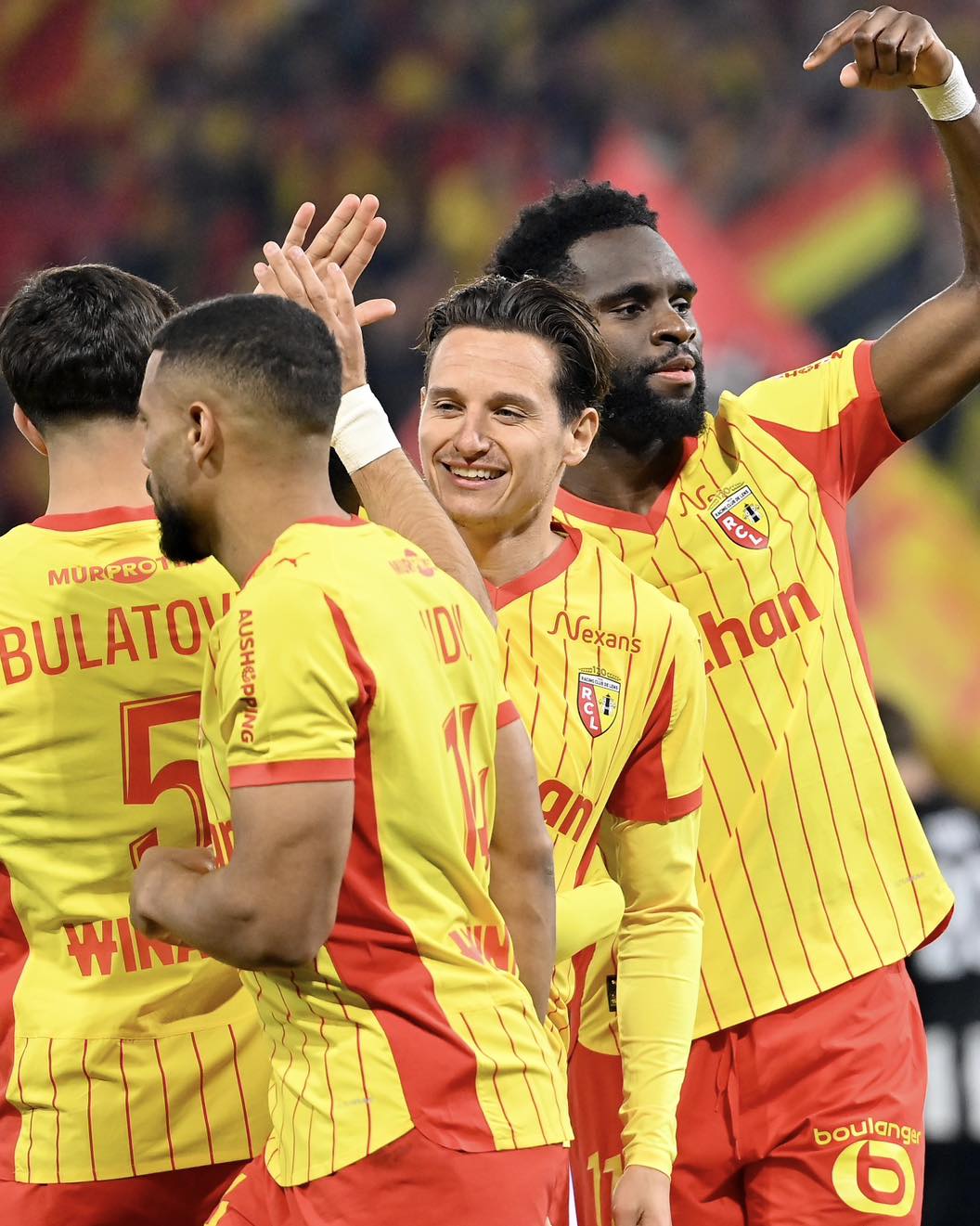 le RC Lens dévore Angers et récupère la première place le RC Lens dévore Angers et récupère la première place