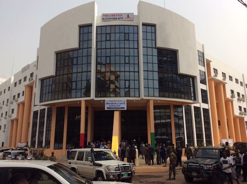 Guinée: l’ex-aide de camp de Moussa Dadis Camara, condamné à 10 ans de prison, hospitalisé en soins intensifs