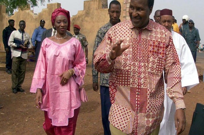 Mali: l’ancien président Oumar Konaré et son épouse refont l'actualité