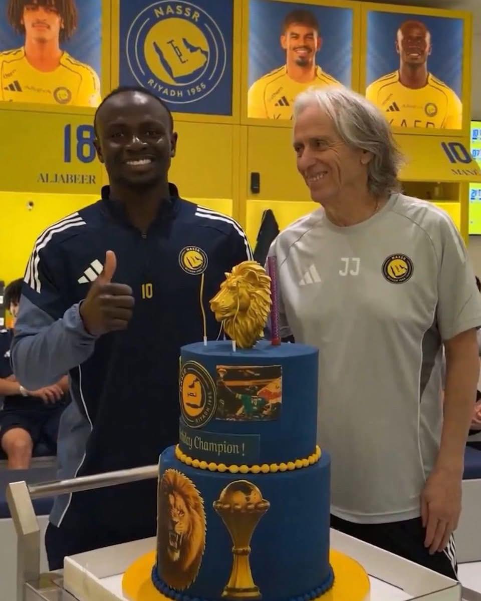 Al Nassr offre à Sadio Mané un gâteau "Champion d'Afrique" à l’occasion de son anniversaire