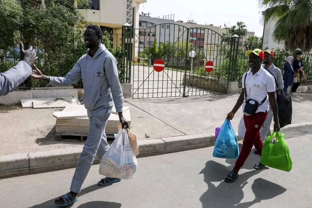 Maroc : premières images des trois supporters sénégalais recouvrant la liberté