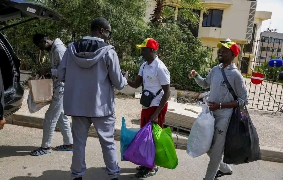 Maroc : premières images des trois supporters sénégalais recouvrant la liberté