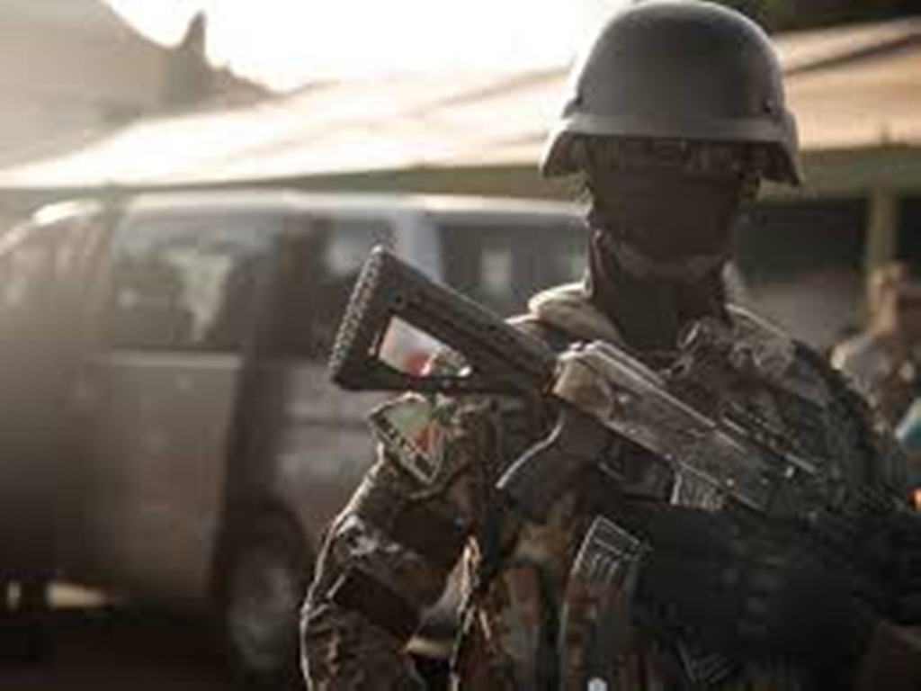 Mali: des tirs entendus dans plusieurs localités dont Kati, fief de la junte