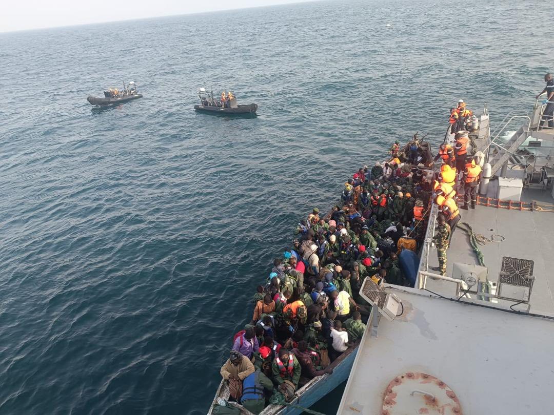 Émigration irrégulière : 153 migrants secourus au large de Dakar par la Marine nationale 