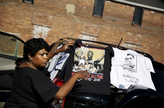 Vends billets pour funérailles de Mohamed Ali. Prix : 100 dollars