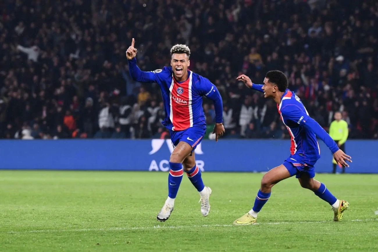 Ligue 1 : le PSG à un pas du titre, Lille profite du faux pas lyonnais et monte sur le podium, Auxerre envoie Nice dans la zone rouge