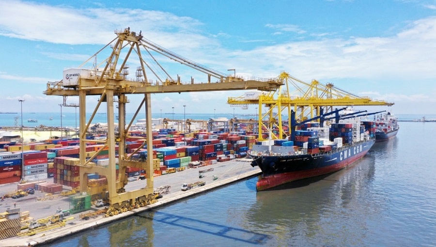 Economie : Le transport maritime bondit de 120,4 % tandis que l'immobilier chute de 20,8 % fin 2025
