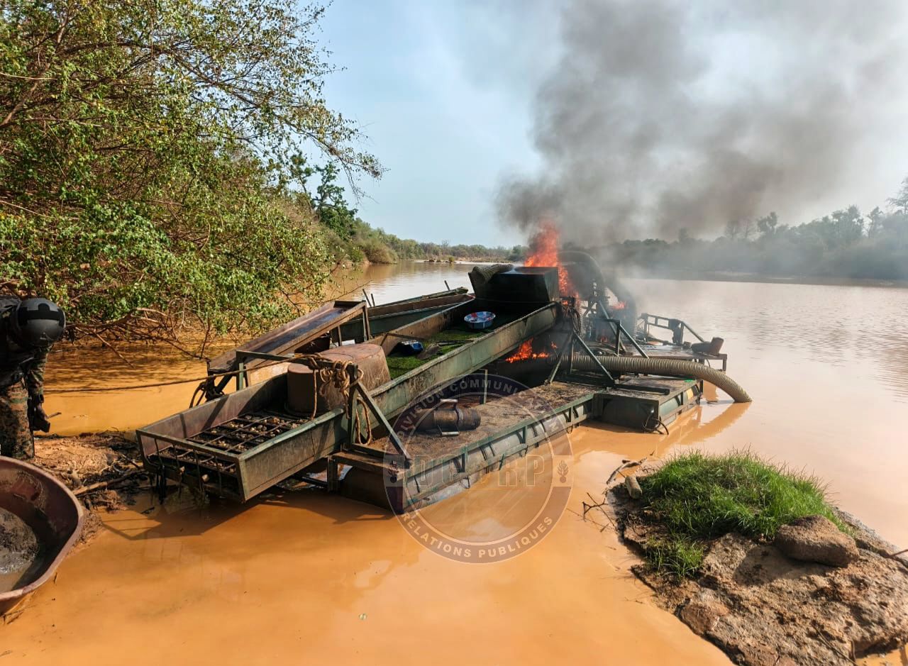 Falémé : le GARSI 2 détruit dix machines utilisées dans l’exploitation minière illégale 