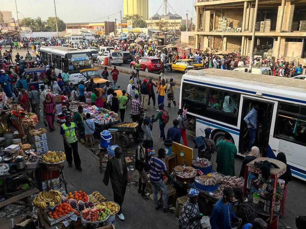 Dakar : le gouverneur interdit l'occupation anarchique sous les autoponts et ouvrages publics 