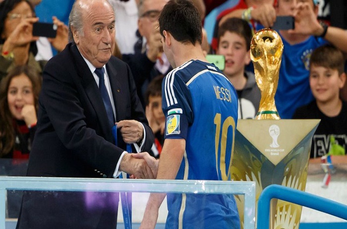 Sepp Blatter : «Vous ne pouvez pas comparer Messi et Ronaldo. Messi est bien meilleur»