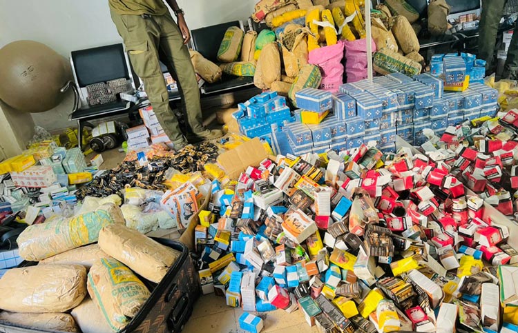 Médina Yoro Foulah : la gendarmerie saisit 102 grosses de cigarettes de contrebande et des médicaments en vrac