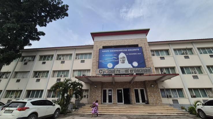 RDC: la coalition au pouvoir critique l’opposition de l’Église catholique à un changement de Constitution