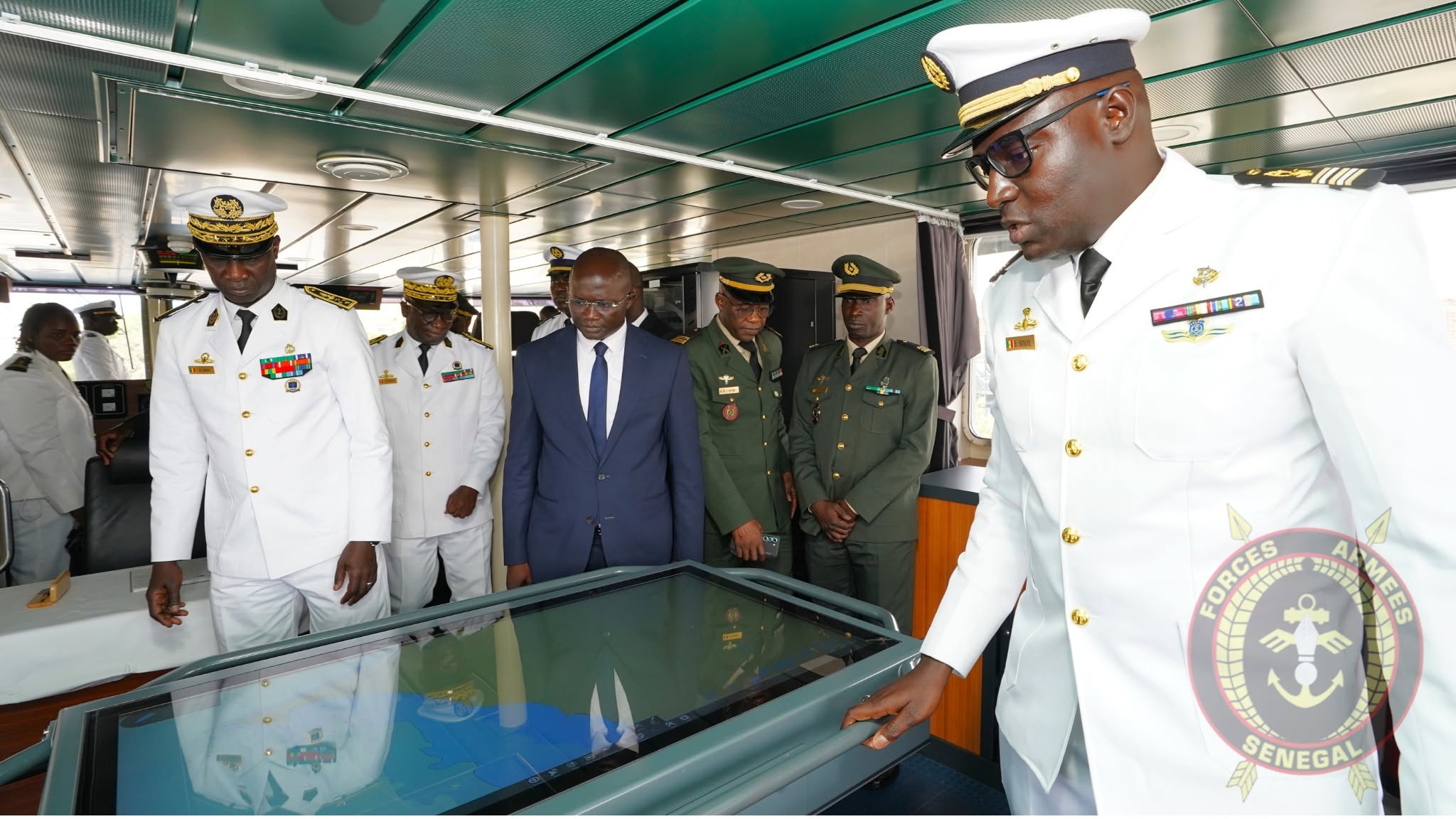Forces armées : Yankhoba Diémé poursuit sa tournée de prise de contact à la Marine et à l’Armée de l’Air