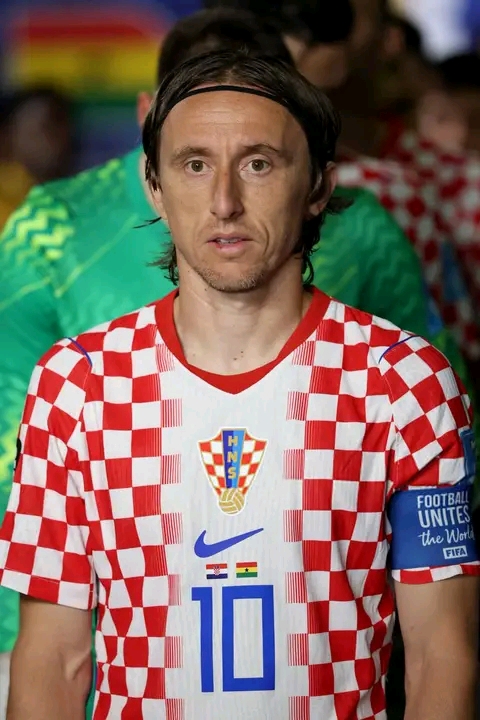 Football : le Croate Luka Modrić devient le passeur décisif le plus âgé de l’histoire de la Coupe du monde