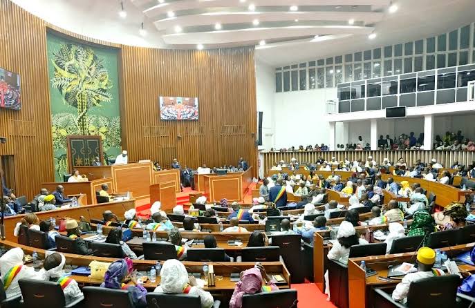 Révision constitutionnelle : le gouvernement exige « un vote unique »
