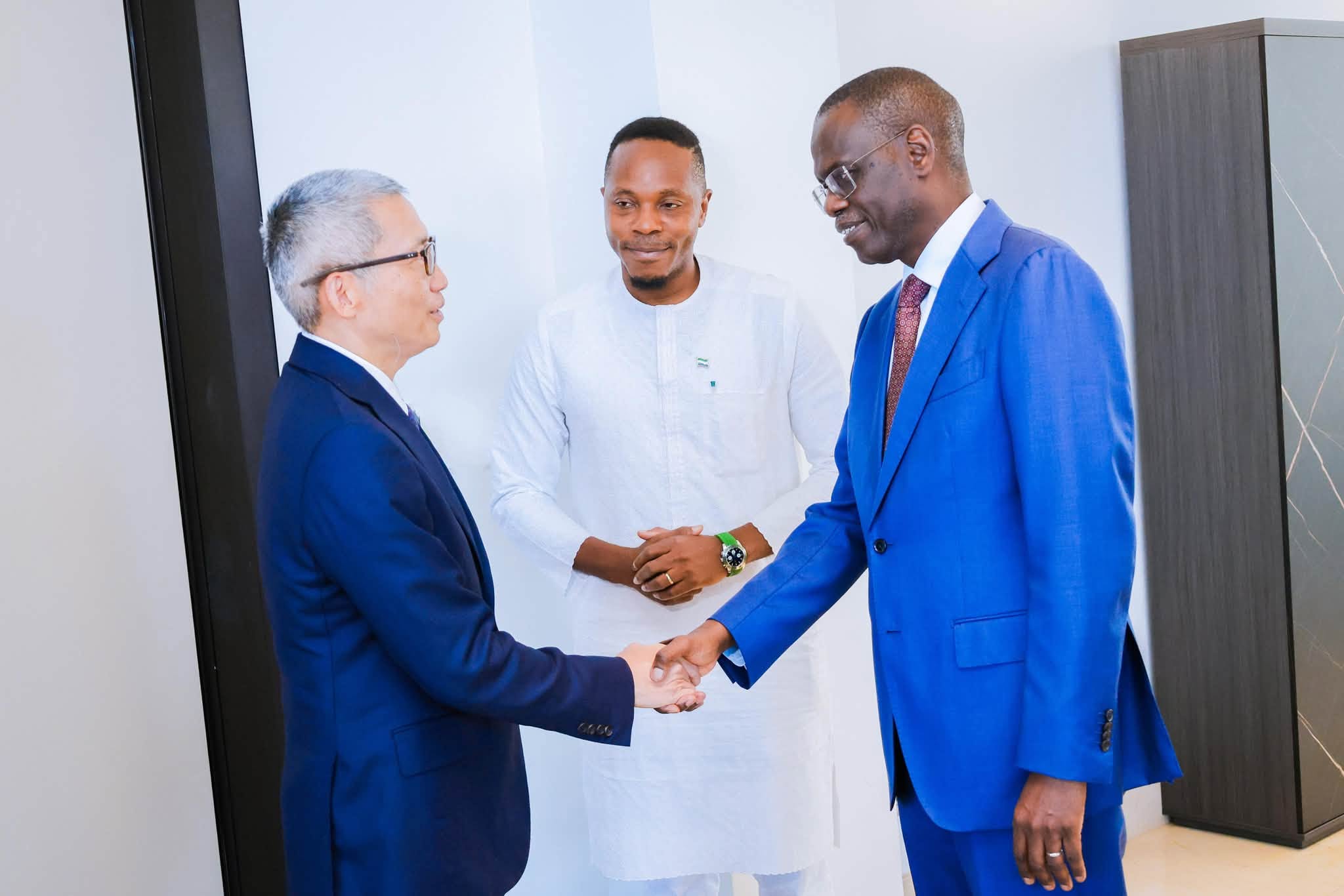 Coopération : le Premier ministre Ahmadou Alhaminou Mouhamed Lô reçoit le Chief of Ministers de la Sierra Leone
