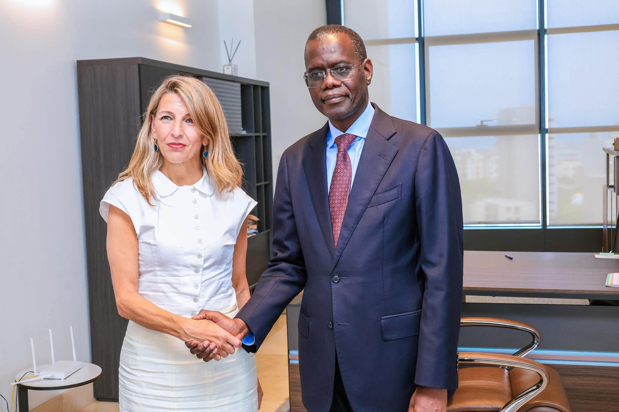 FIESS 2026 : Ahmadou Al Aminou Lô reçoit la vice-présidente du gouvernement espagnol pour renforcer la coopération bilatérale FIESS 2026 : Ahmadou Al Aminou Lô reçoit la vice-présidente du gouvernement espagnol pour renforcer la coopération bilatérale