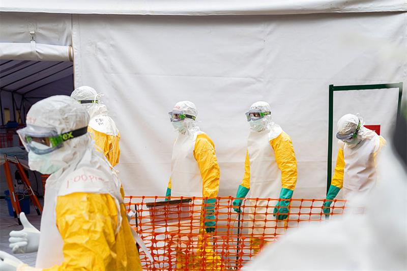 Ebola: l'ampleur de l'épidémie dépasse «de deux à quatre fois» les estimations officielles, selon l'OMS