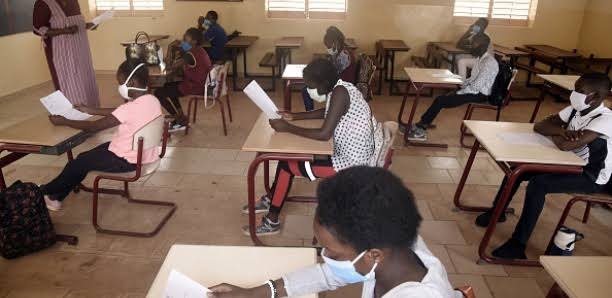Tricherie au BFEM : Onze candidats placés en garde à vue au commissariat de Bambey Tricherie au BFEM : Onze candidats placés en garde à vue au commissariat de Bambey