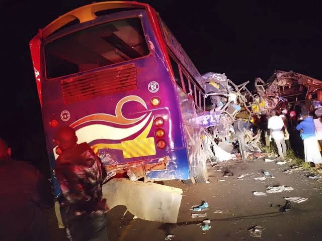 Ouganda : un accident de bus scolaire occasionne au moins 21 morts, dont 20 enfants