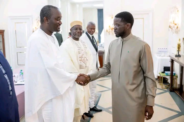 Sénégal : la Confédération nationale des employeurs rencontre Diomaye pour «la relance de l’économie»