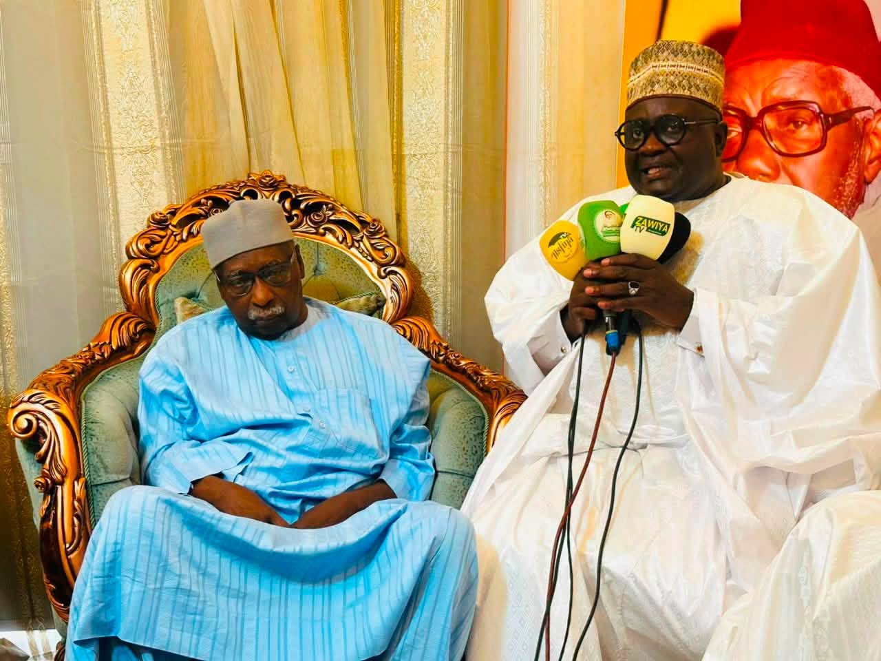 Visite chez Serigne Babacar Sy Mansour : Tivaouane et Médina Baye renforcent les liens fraternels de la Tidjaniya Visite chez Serigne Babacar Sy Mansour : Tivaouane et Médina Baye renforcent les liens fraternels de la Tidjaniya