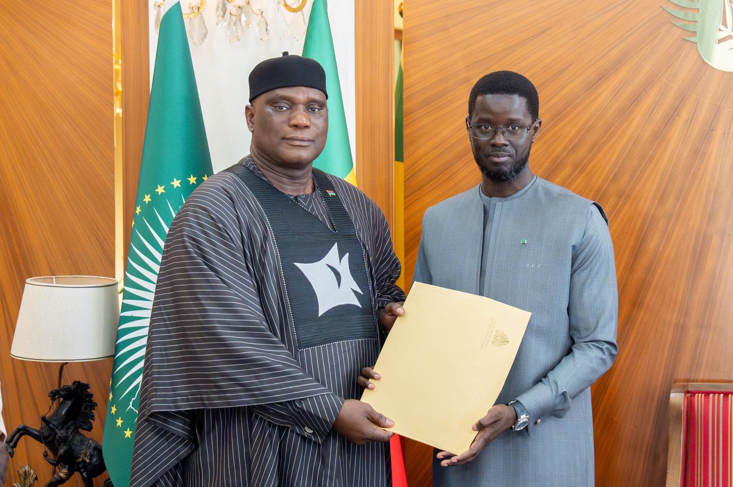 Diplomatie : Bassirou Diomaye Faye reçoit un émissaire du président Adama Barrow