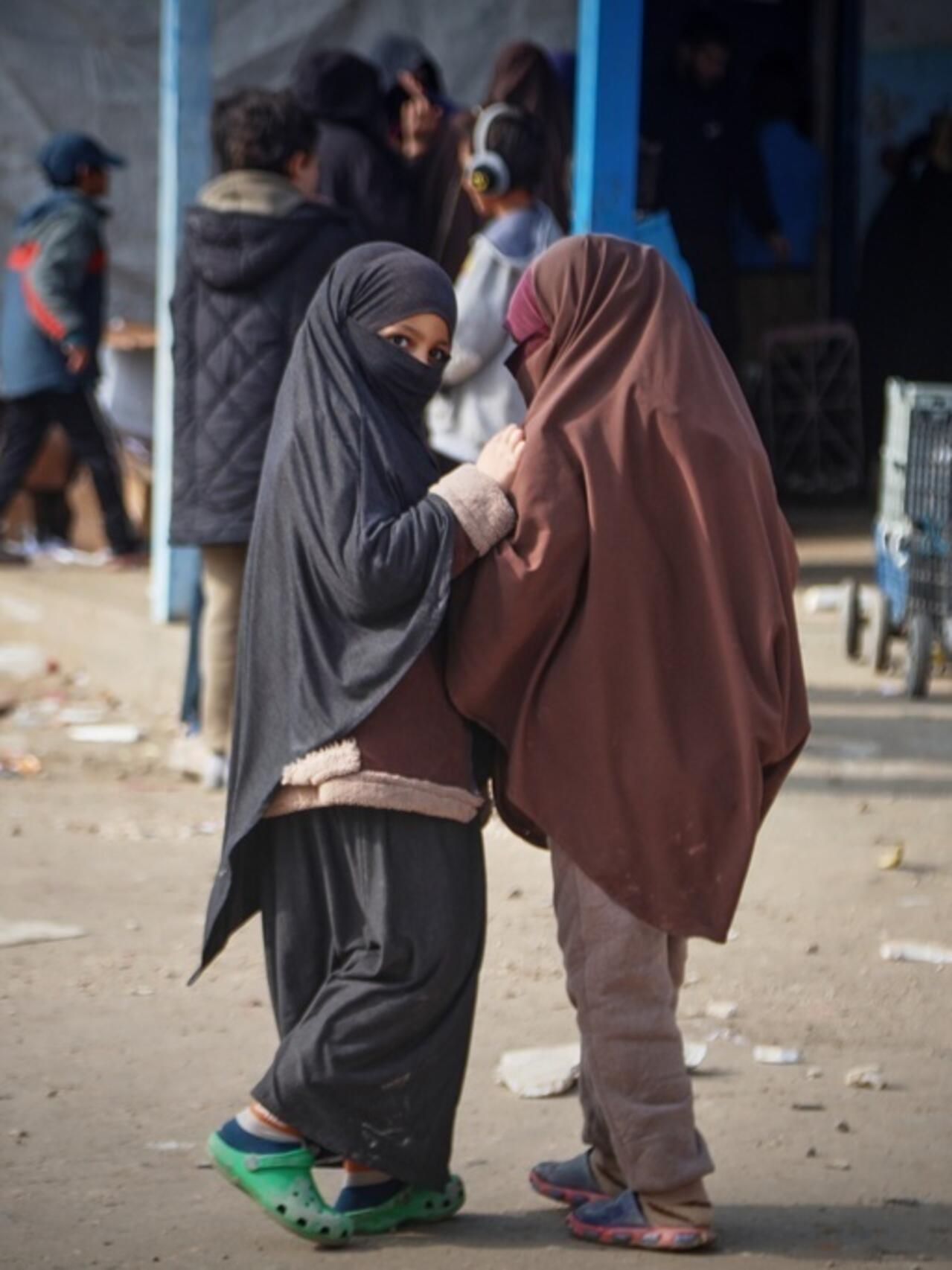 Syrie: deux orphelines détenues dans un camp pour les familles de l'EI délaissées par l'État français