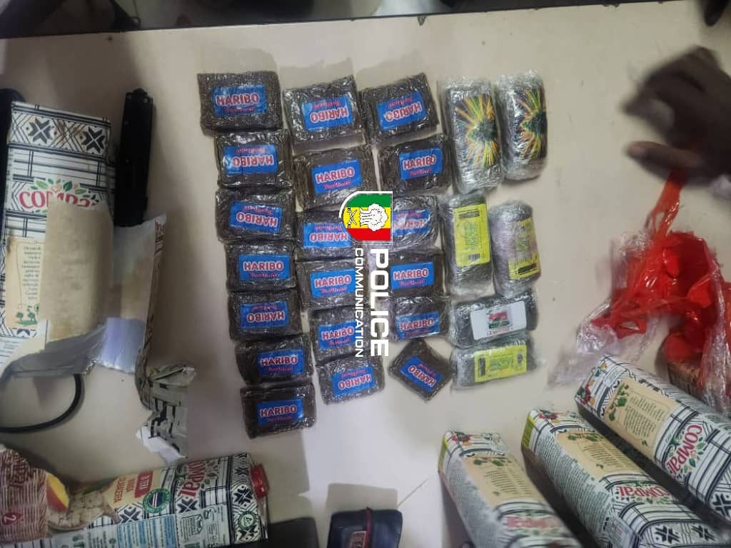 Dakar : la brigade des stupéfiants démantèle un réseau international de trafic de drogue entre le Sénégal et la Gambie Dakar : la brigade des stupéfiants démantèle un réseau international de trafic de drogue entre le Sénégal et la Gambie
