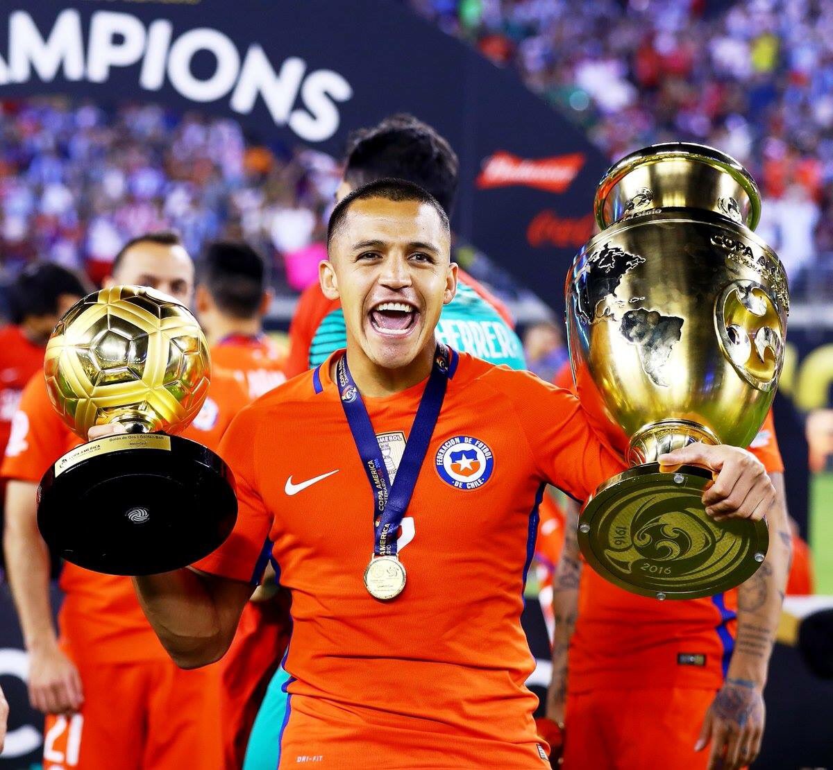 Sanchez meilleur joueur, Vargas meilleur buteur