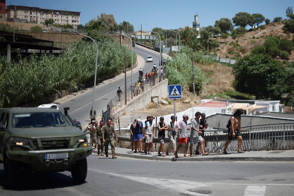 Afflux migratoire à Ceuta: le gouvernement marocain réagit après cinq jours de silence