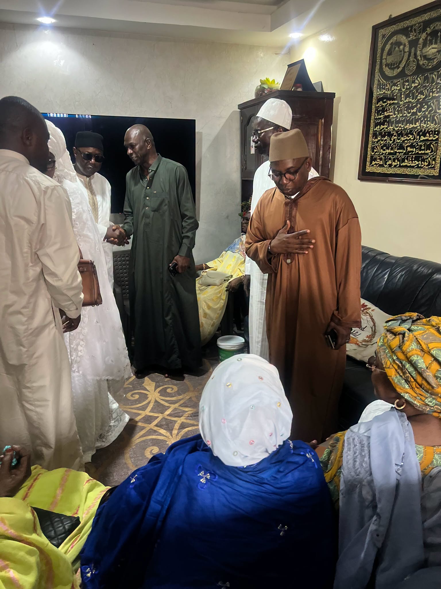 Présentation de condoléances : Moustapha Guirassy s’engage à soutenir la publication du livre posthume de Mamadou Kassé 