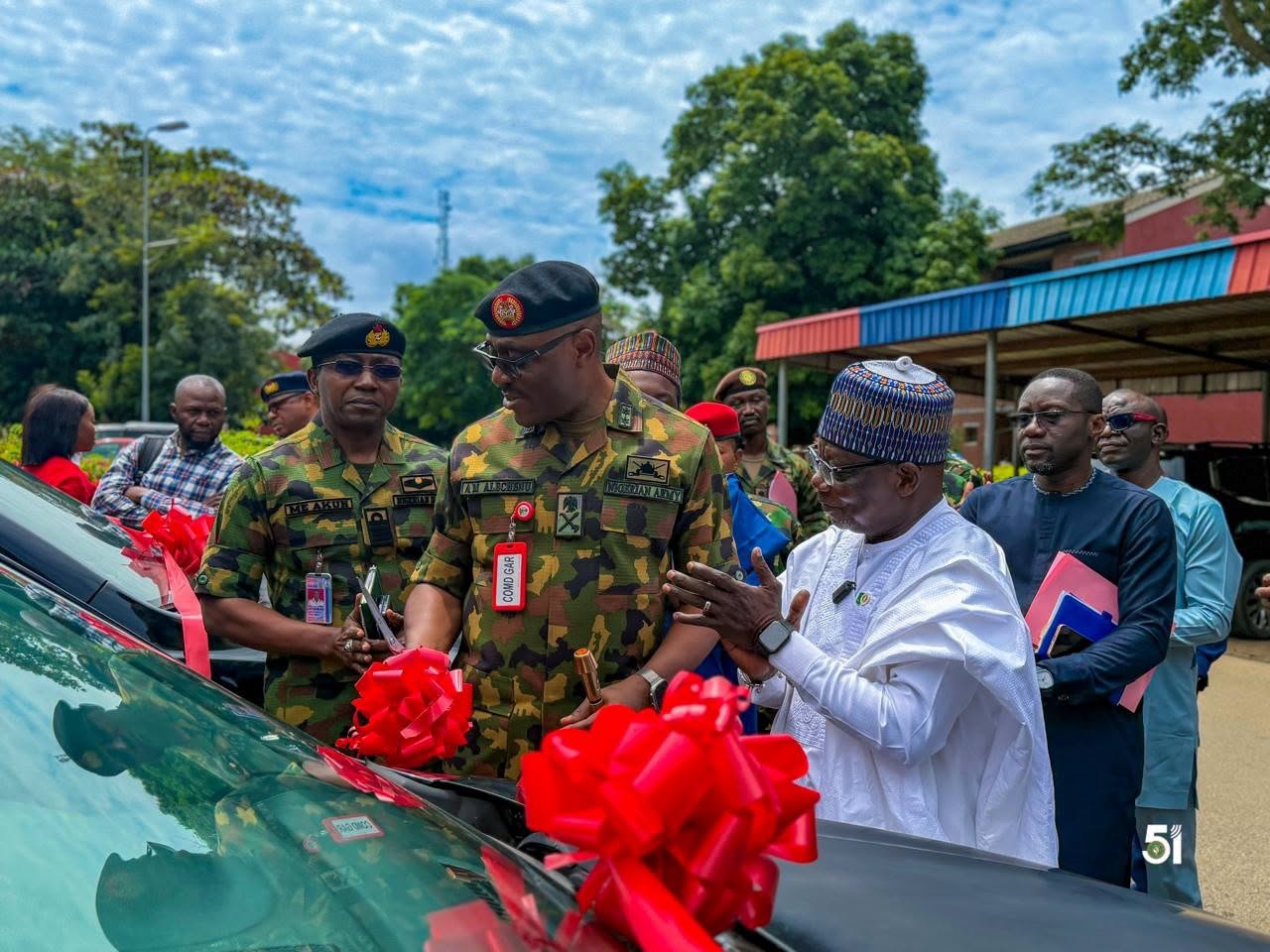 Abuja : la CEDEAO fait don de quatre véhicules aux forces armées nigérianes en reconnaissance de leur engagement régional