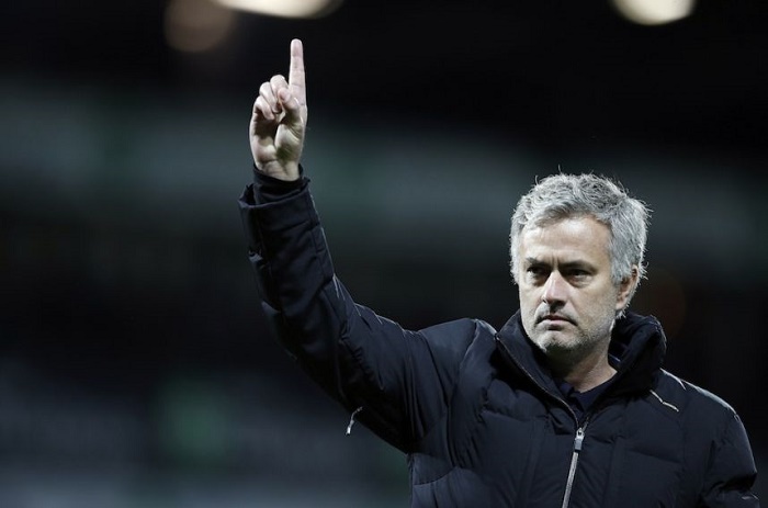 MU : Mourinho réagit au départ de Giggs