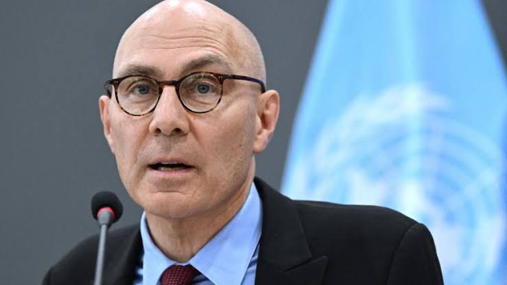 Droits humains et IA : Volker Türk appelle les États à imposer des garde-fous avant que la technologie ne leur échappe
