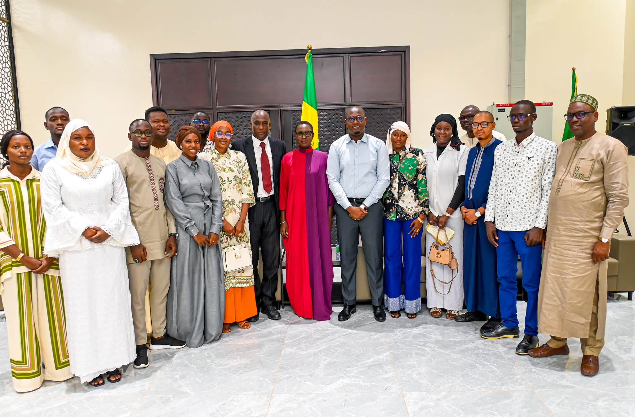  Dialogue institutionnel : première prise de contact entre le ministre de la Jeunesse et le bureau du CCJS Le ministre de la Jeunesse et des Sports s'est entretenu ce mardi au Stade Léopold Sédar Senghor avec le Bureau exécutif national du Conseil co