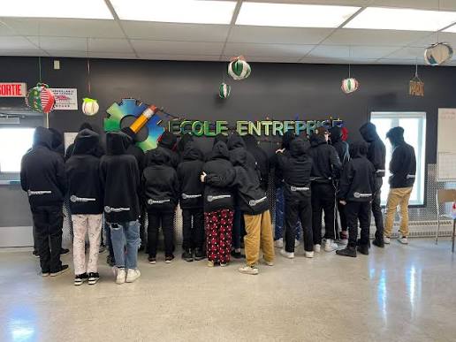 Licenciés du programme École-Entreprise : les 32 agents durcissent le ton et exigent leur réintégration
