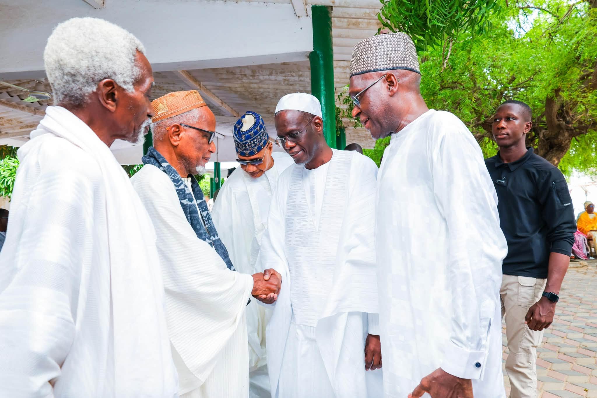 Décès de Cheikh Hamidou Kane : le Premier ministre présente les condoléances de la Nation