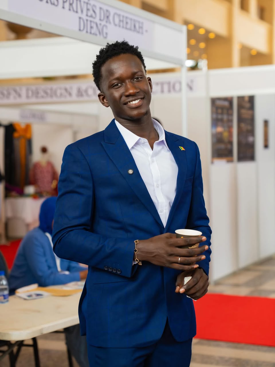 ​Latzo Dozé, « le roi de l’absurde » qui réinvente l’humour sénégalais 