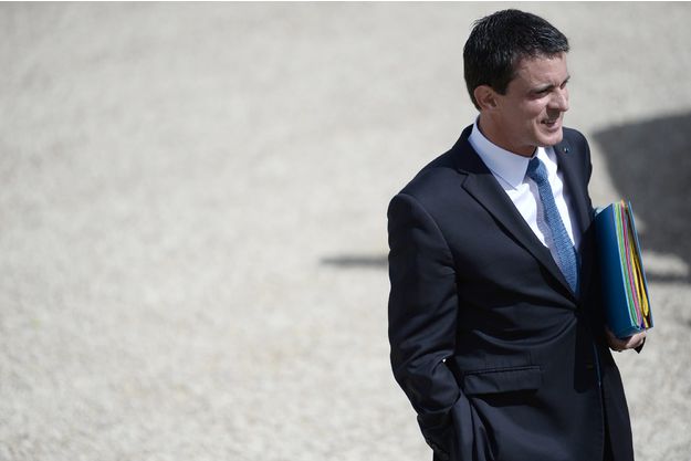 Valls accuse Macron de "populisme"