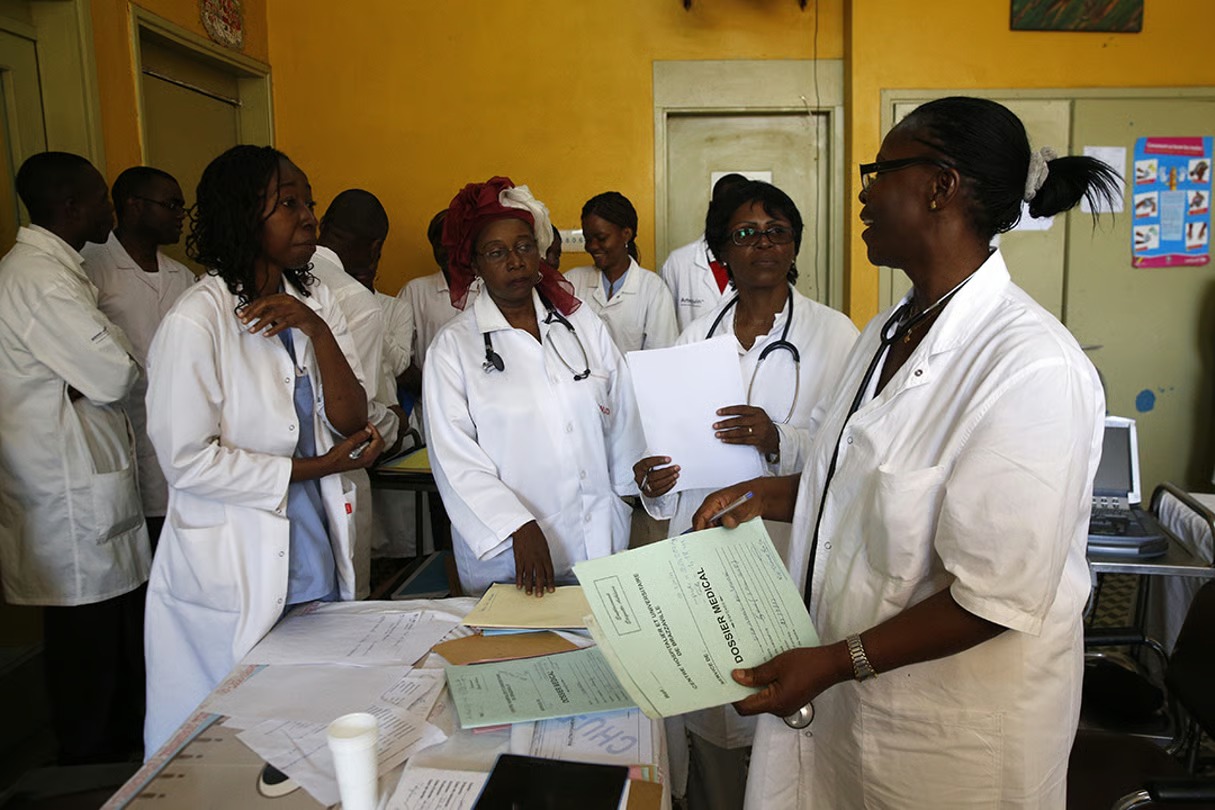 ​Santé en Afrique de l'Ouest : le grand paradoxe entre surproduction de diplômés et chômage chronique