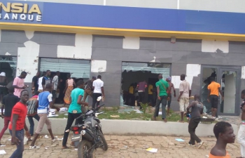 Centre ivoirien: Des locaux administratifs et de sociétés privées pillés dans des manifestations contre la hausse de l’électricité