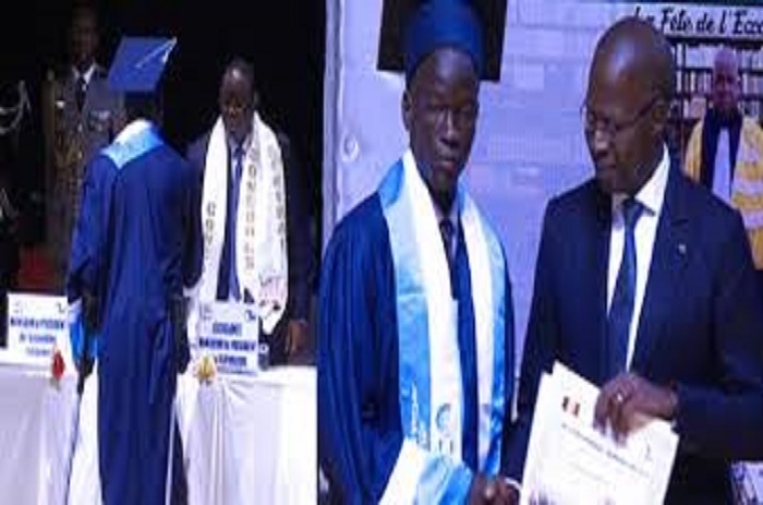 Concours général : Macky Sall prend en charge la pose d’une prothèse de pied du lauréat amputé de la jambe